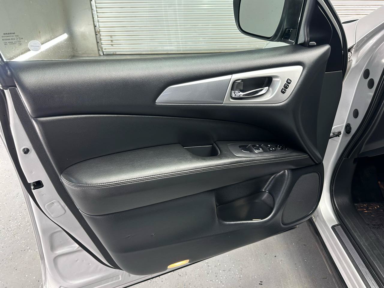 Used 2019 Nissan Pathfinder SL FWD image 18