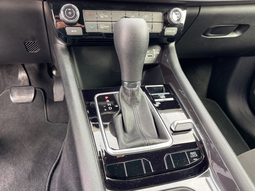 Used 2024 Jeep Compass Sport image 14