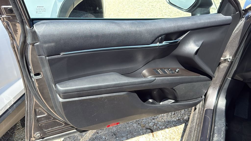 Used 2024 Toyota Camry SE FWD image 5