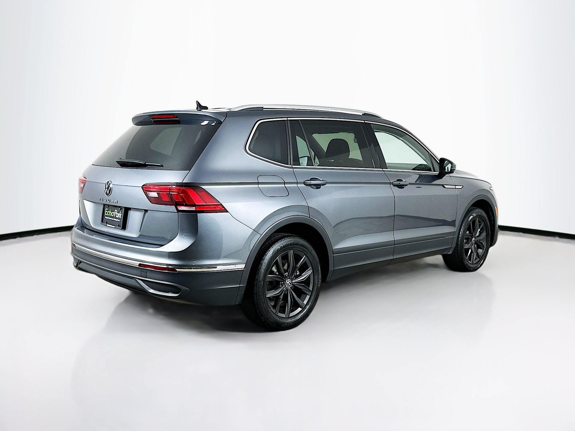 Used 2024 Volkswagen Tiguan SE FWD image 9