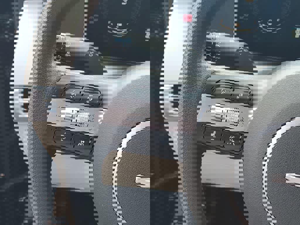 Used 2025 Hyundai Tucson SE image 26