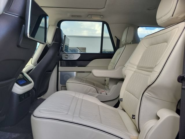 Used 2023 Lincoln Navigator L Black Label AWD/4WD image 19