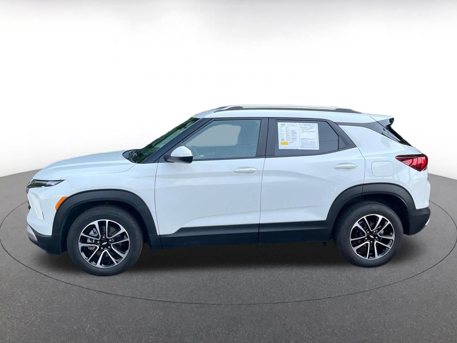 Used 2025 Chevrolet TrailBlazer LT FWD image 9