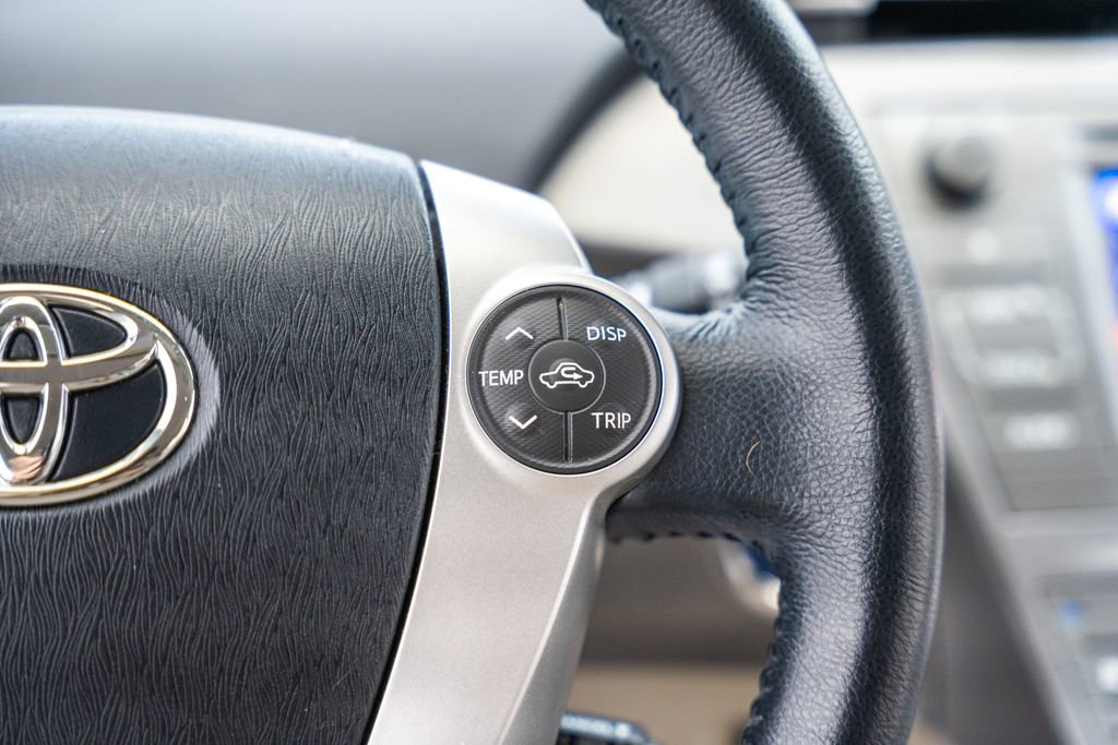 Used 2015 Toyota Prius Five FWD image 28