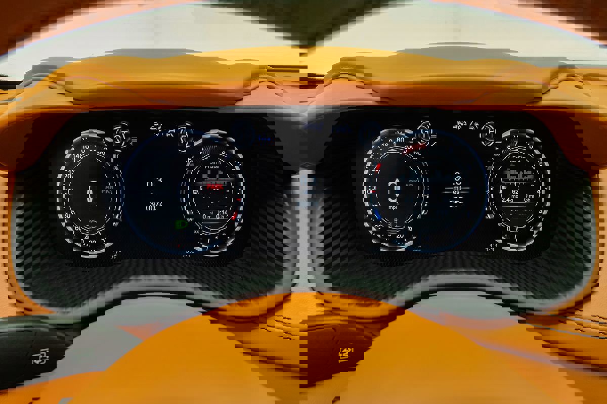 Used 2021 Aston Martin DBX AWD/4WD image 15