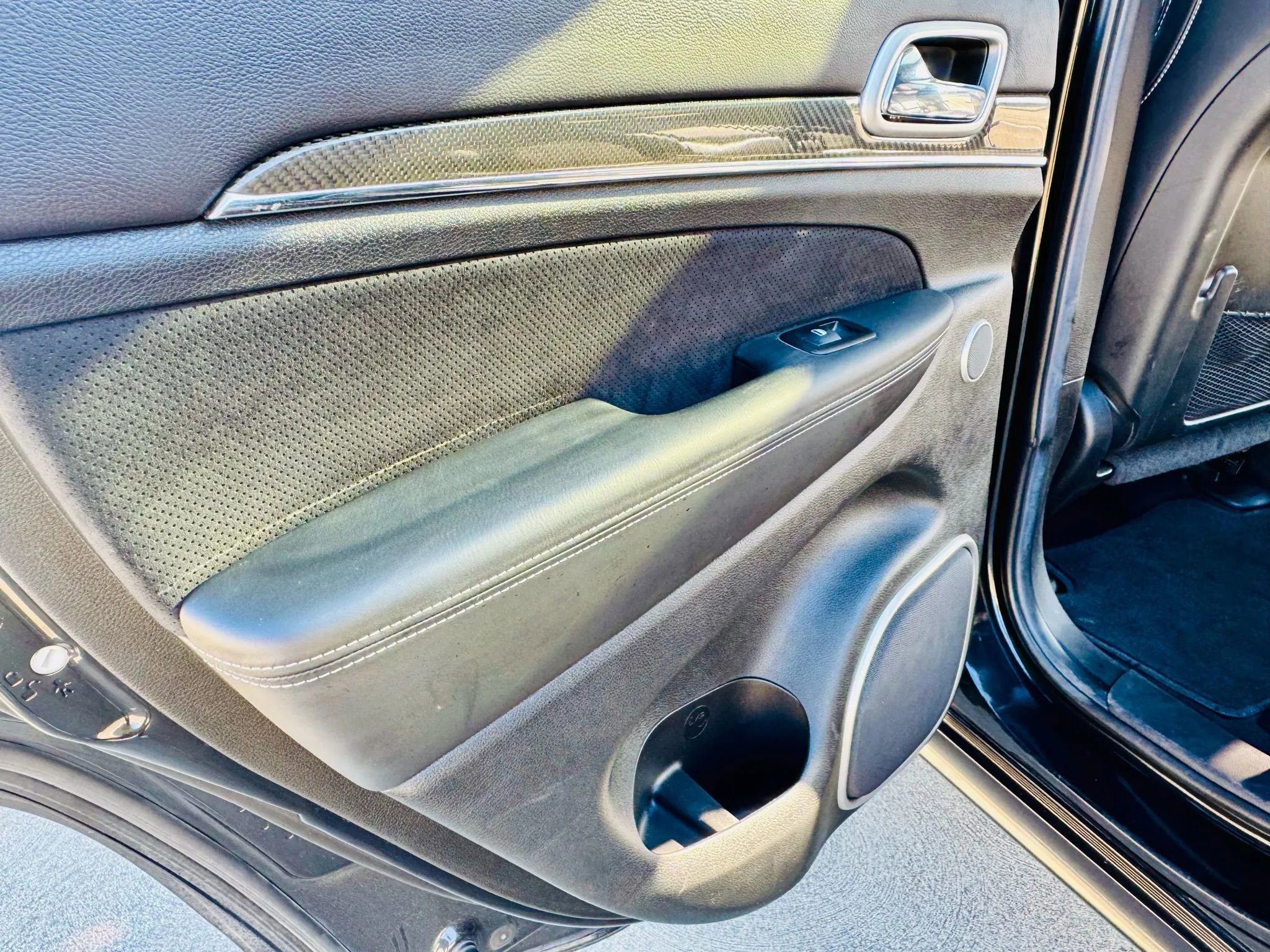 Used 2014 Jeep Grand Cherokee SRT8 w/ Luxury Group II image 48