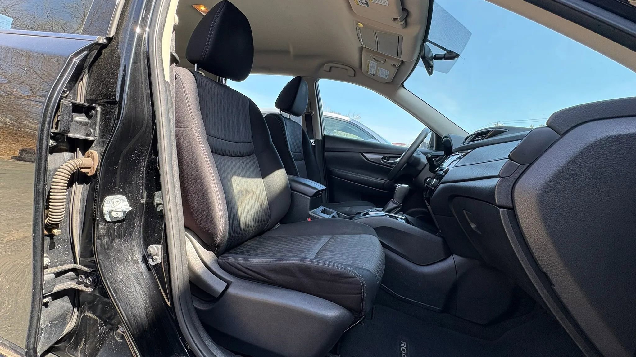 Used 2017 Nissan Rogue S image 32