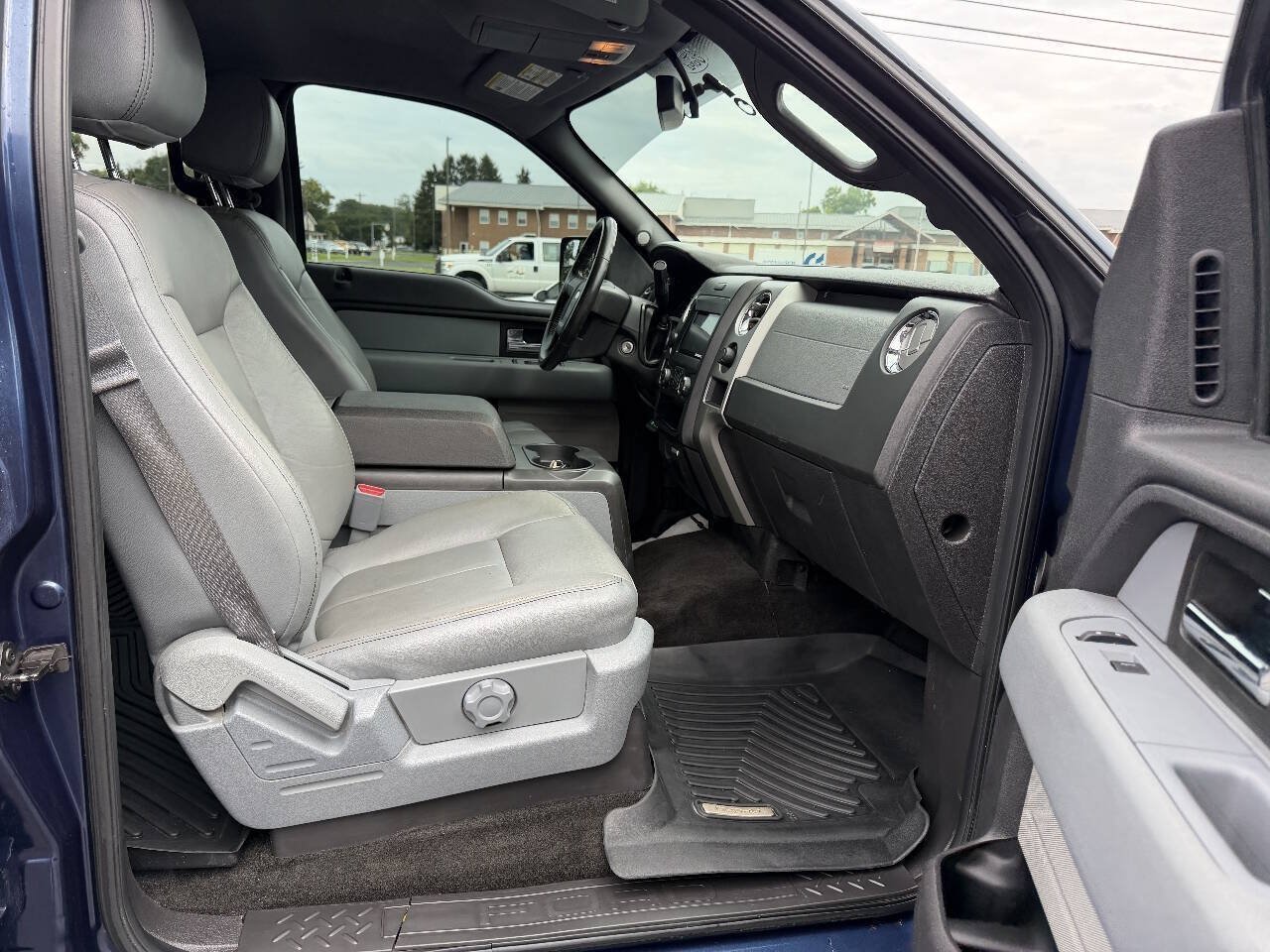 Used 2014 Ford F150 XLT w/ Equipment Group 302A Luxury AWD/4WD image 11