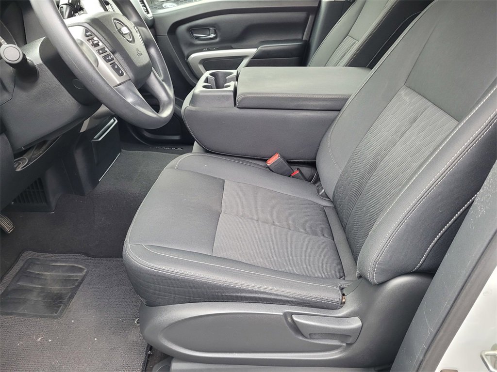 Used 2019 Nissan Titan SV image 24