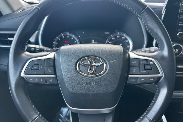 Certified 2022 Toyota Highlander XLE AWD/4WD image 29