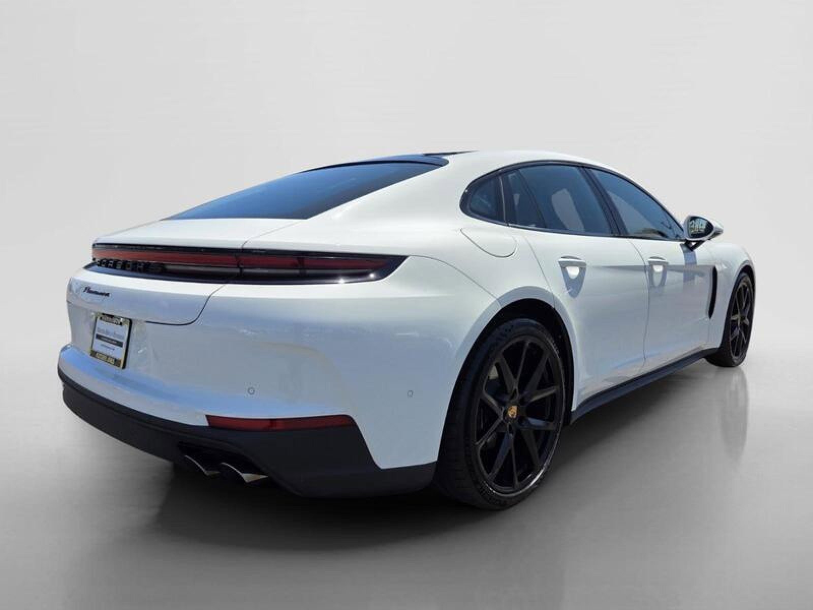 Used 2025 Porsche Panamera image 5