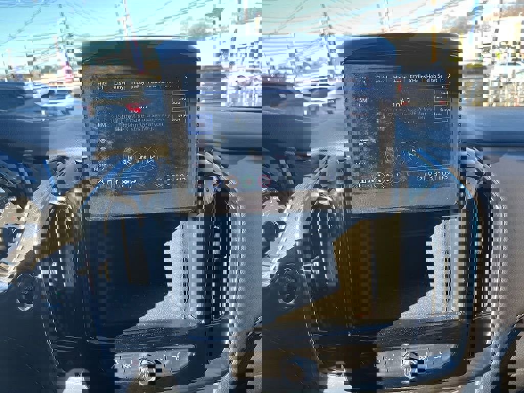 Used 2023 Chevrolet Traverse LT image 40