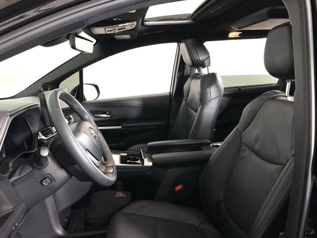 Used 2025 Toyota Sienna Platinum AWD/4WD image 33