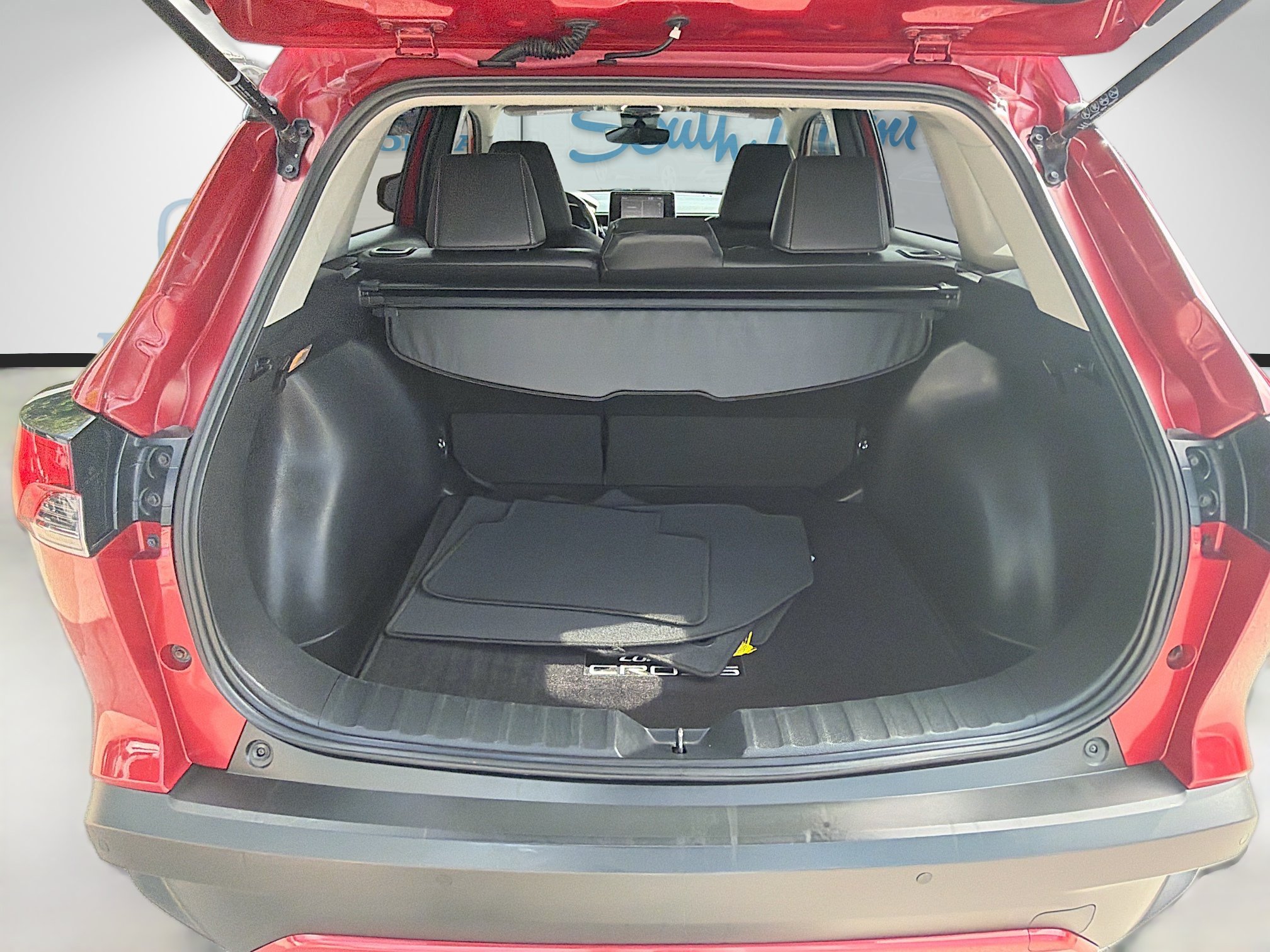 Used 2022 Toyota Corolla Cross XLE FWD image 25