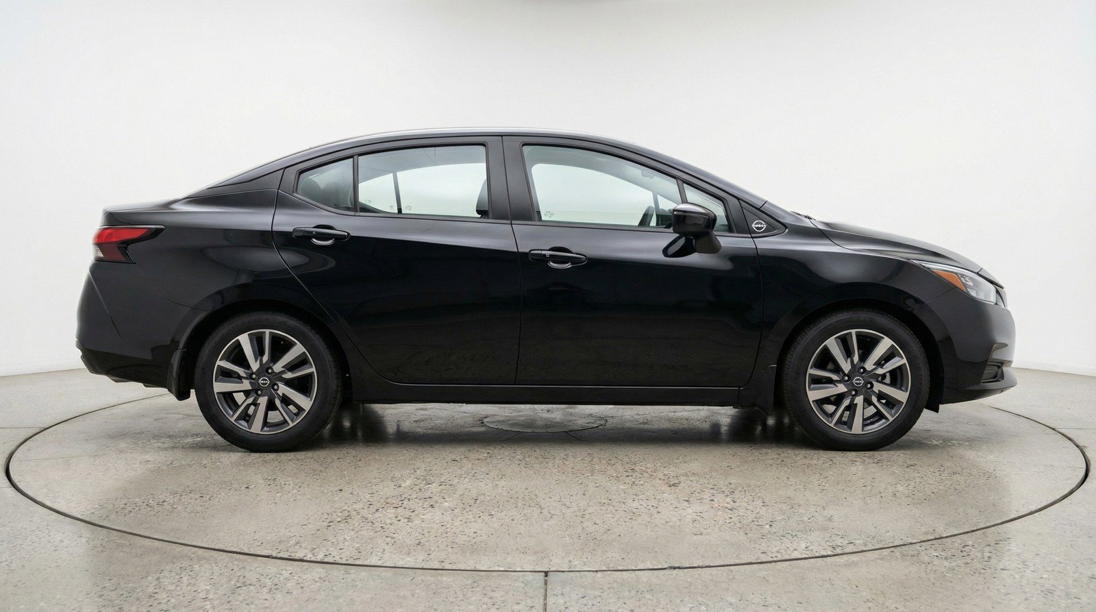 Used 2025 Nissan Versa SV image 11
