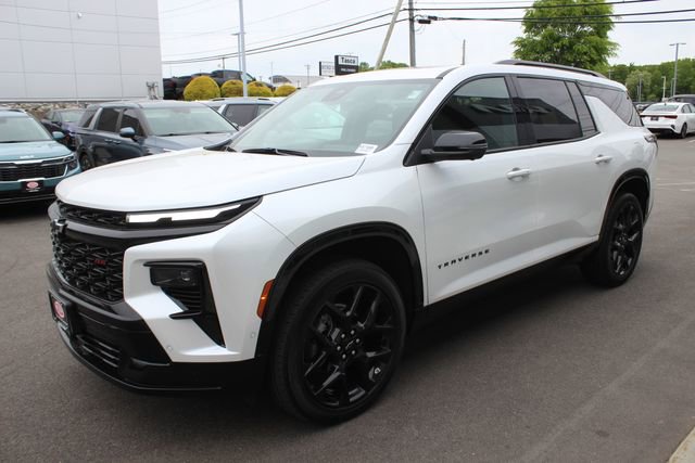 Used 2025 Chevrolet Traverse RS AWD/4WD image 2