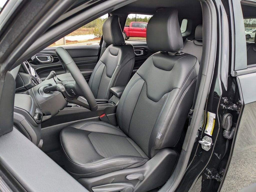 New 2026 Jeep Compass Latitude image 33