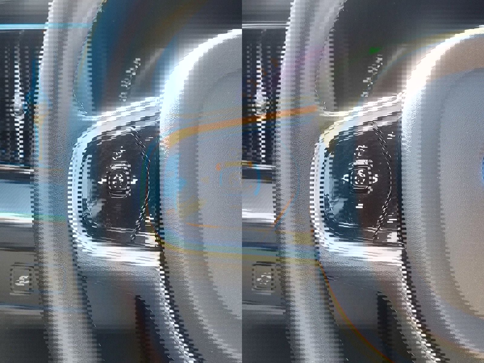 Certified 2023 Volvo XC60 B5 Ultimate AWD/4WD image 18