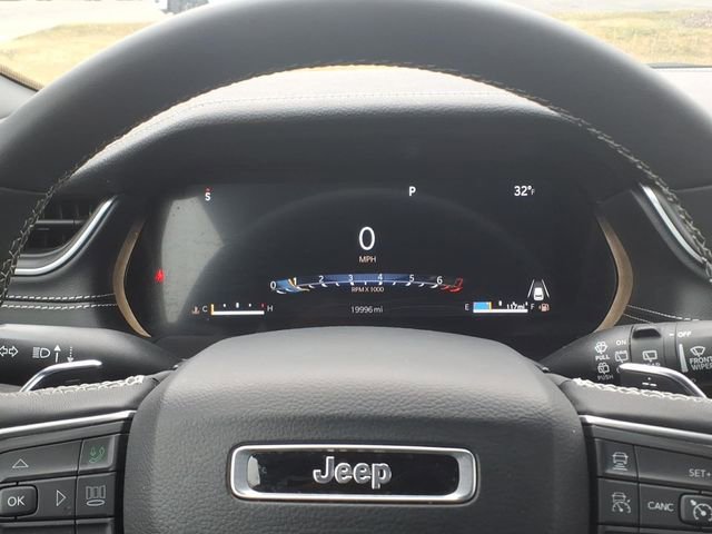 Certified 2025 Jeep Grand Cherokee Limited w/ Black Appearance Package image 18