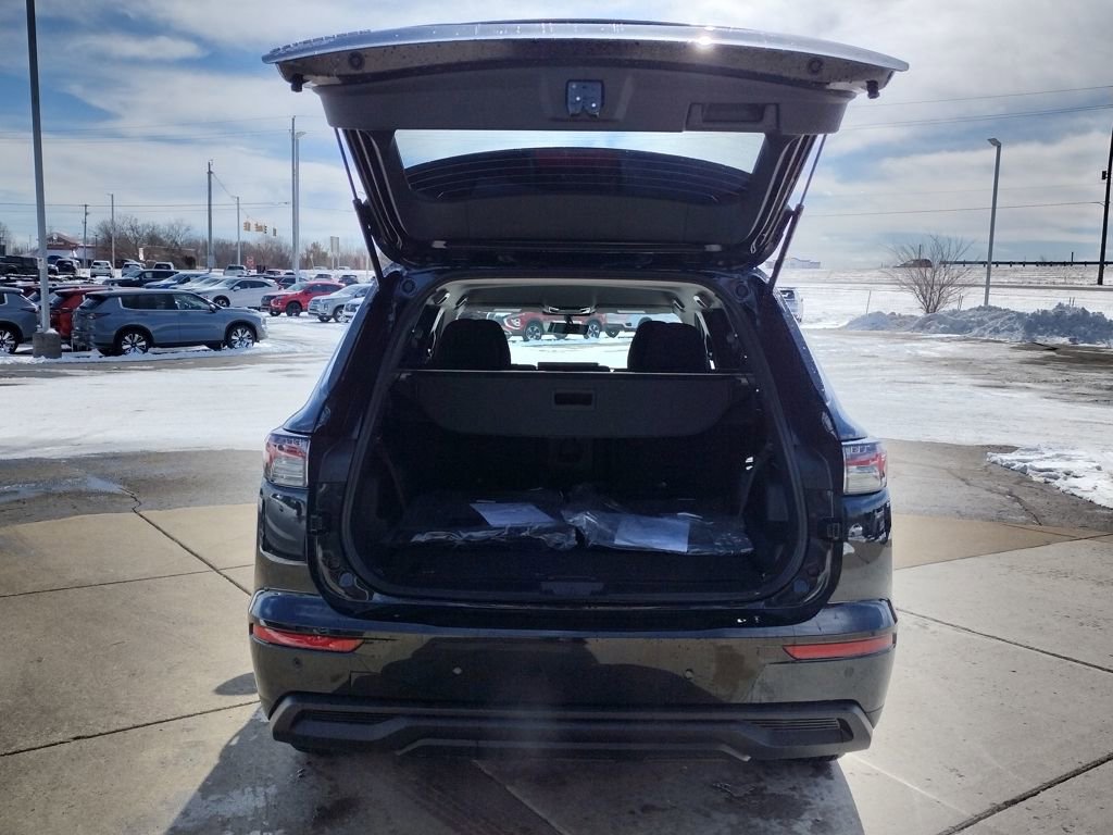 New 2026 Mitsubishi Outlander ES image 16