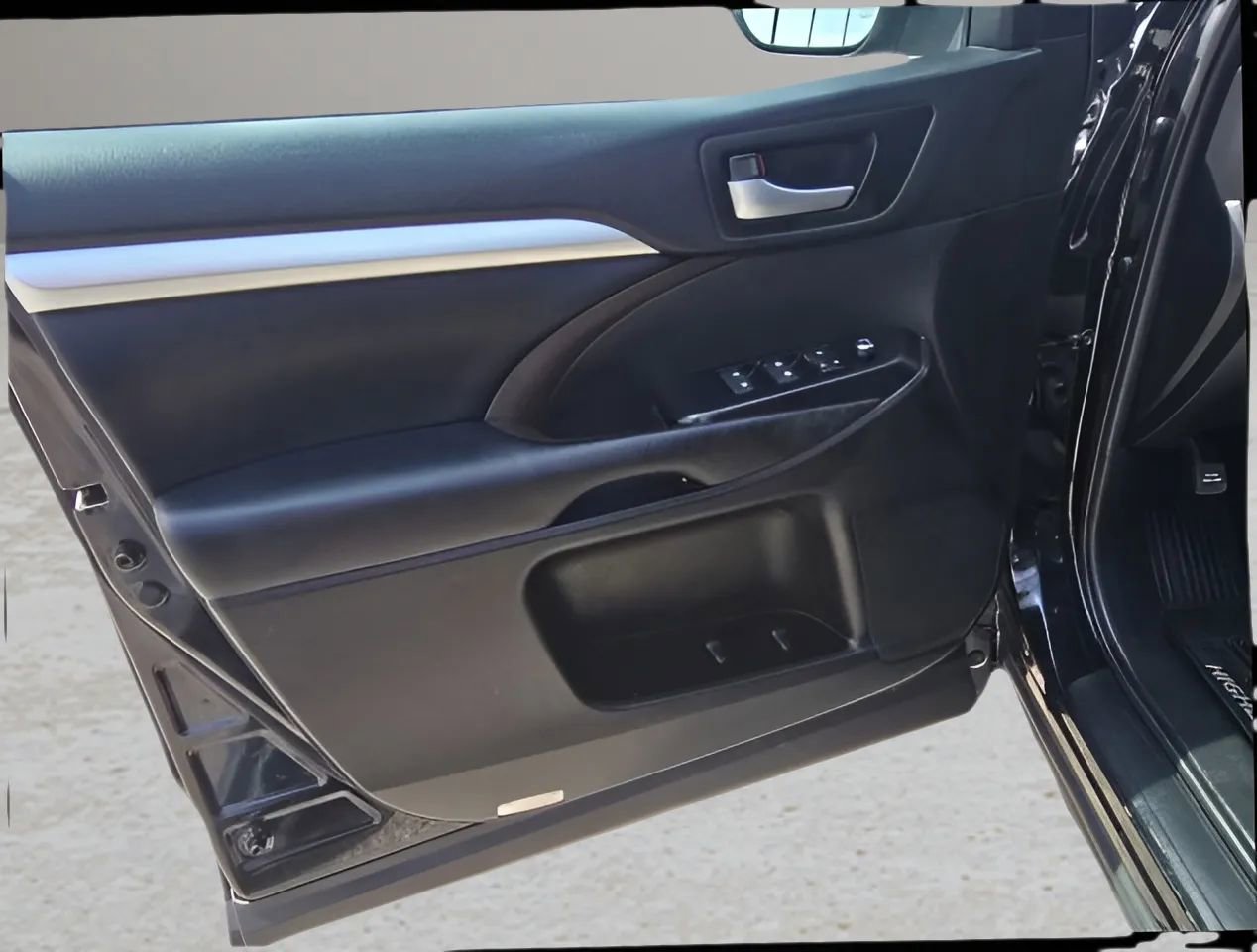 Used 2019 Toyota Highlander XLE AWD/4WD image 9