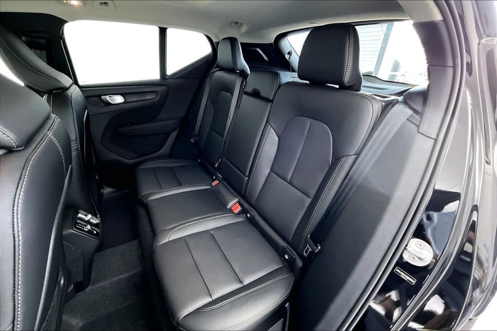 New 2026 Volvo XC40 B5 Core w/ Protection Package Premier AWD/4WD image 17