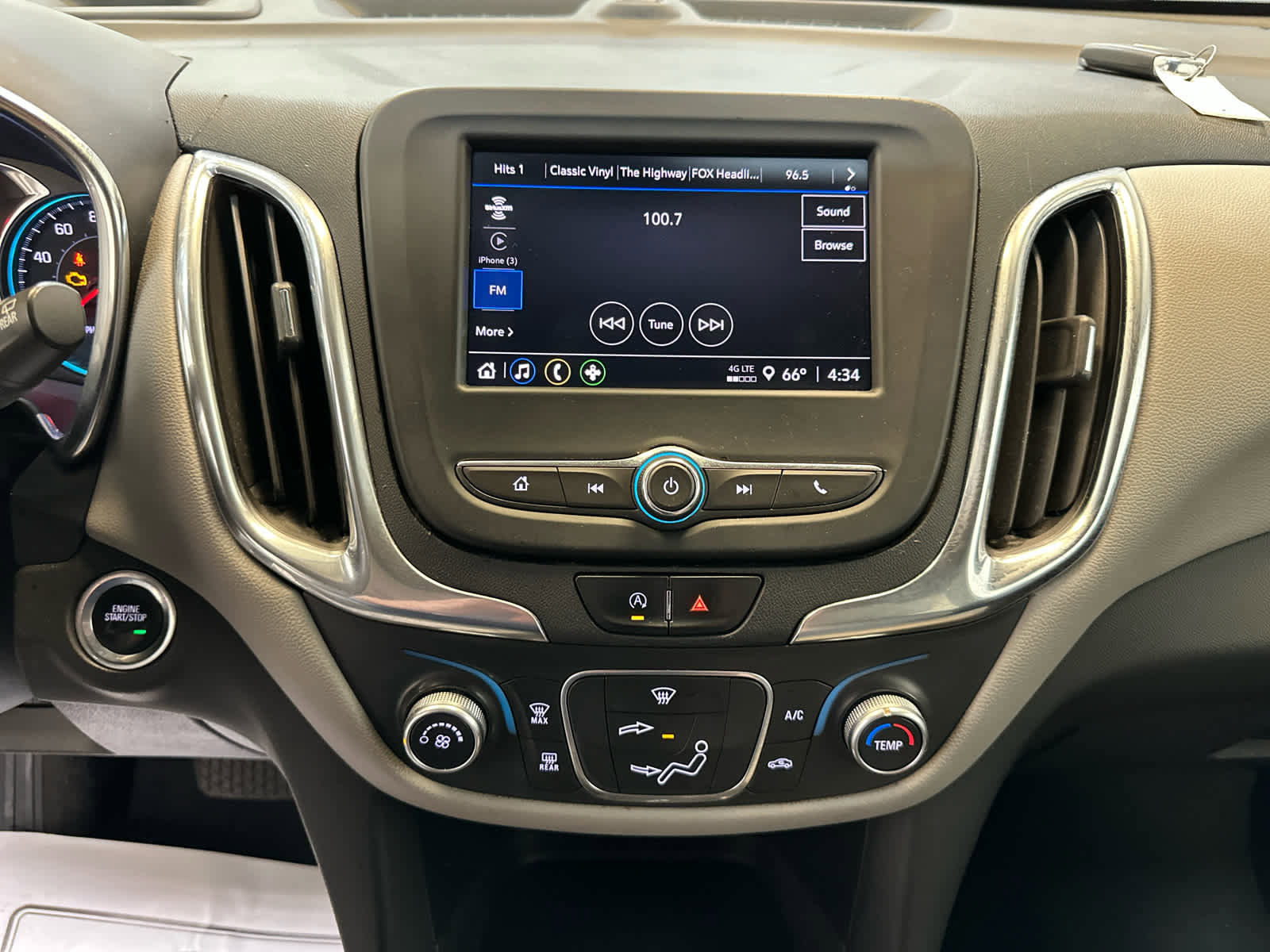 Used 2022 Chevrolet Equinox LS w/ LS Convenience Package image 5