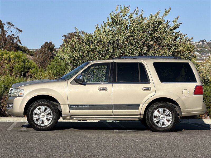 Used 2008 Lincoln Navigator 2WD image 3