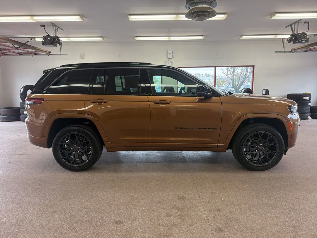 New 2026 Jeep Grand Cherokee Summit AWD/4WD image 35
