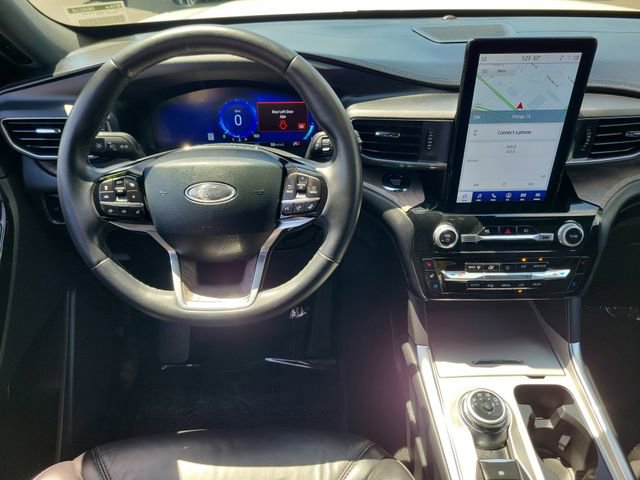 Certified 2023 Ford Explorer Platinum w/ Technology Package AWD/4WD image 4