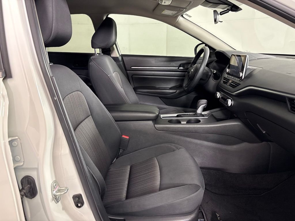 Used 2025 Nissan Altima 2.5 S FWD image 39