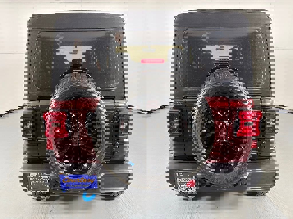 Used 2022 Jeep Wrangler Unlimited Sahara image 7