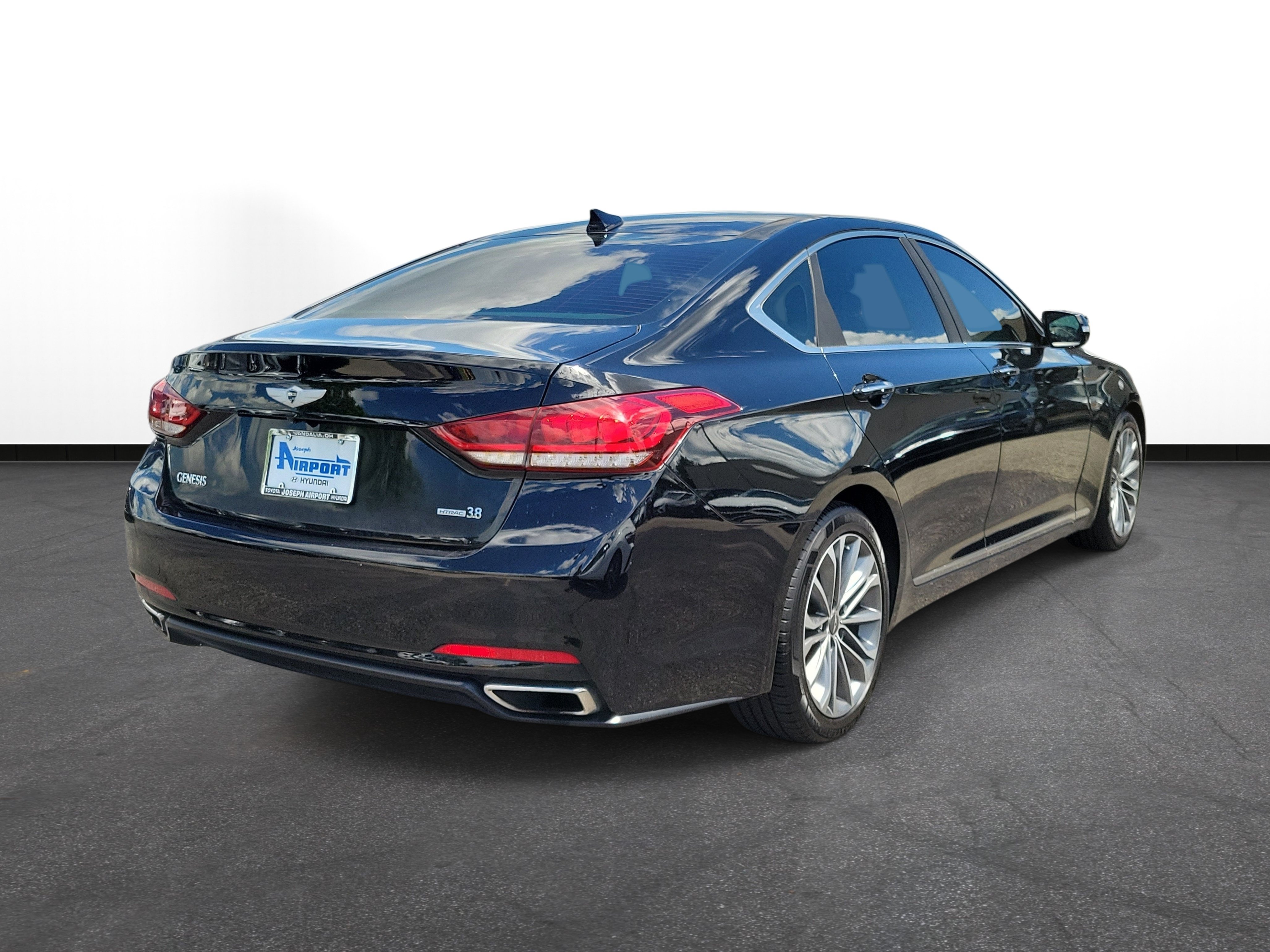Used 2016 Hyundai Genesis 3.8 w/ Option Group 02 AWD/4WD image 4