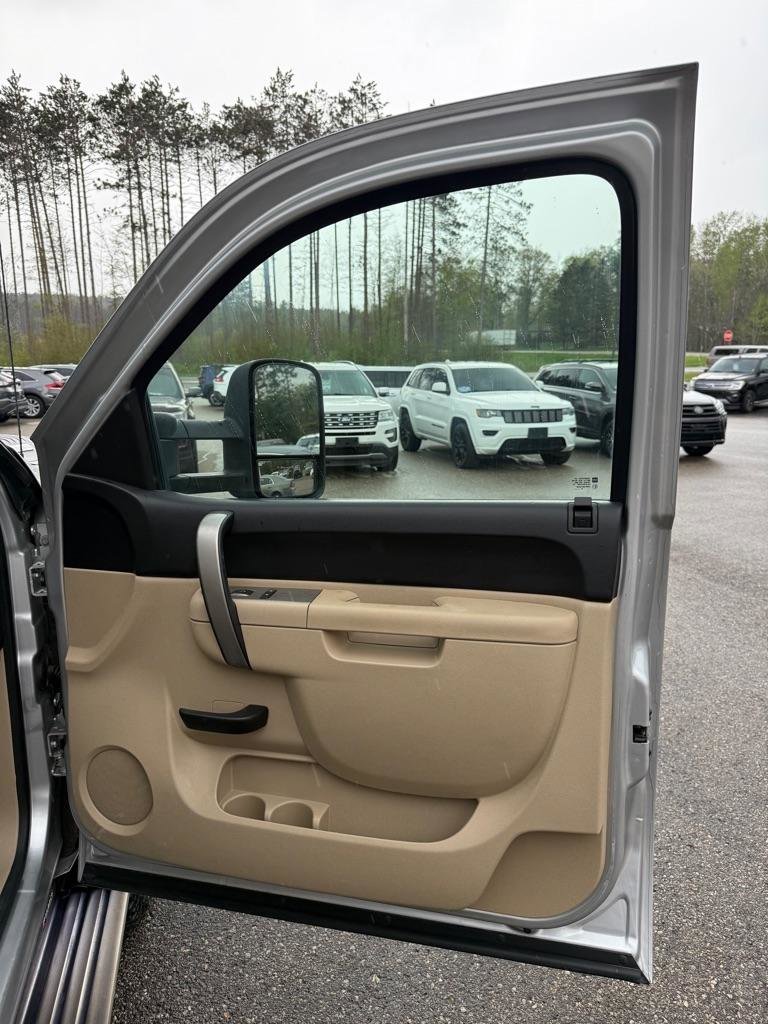 Used 2011 Chevrolet Silverado 3500 LT w/ Interior Plus Package AWD/4WD image 17