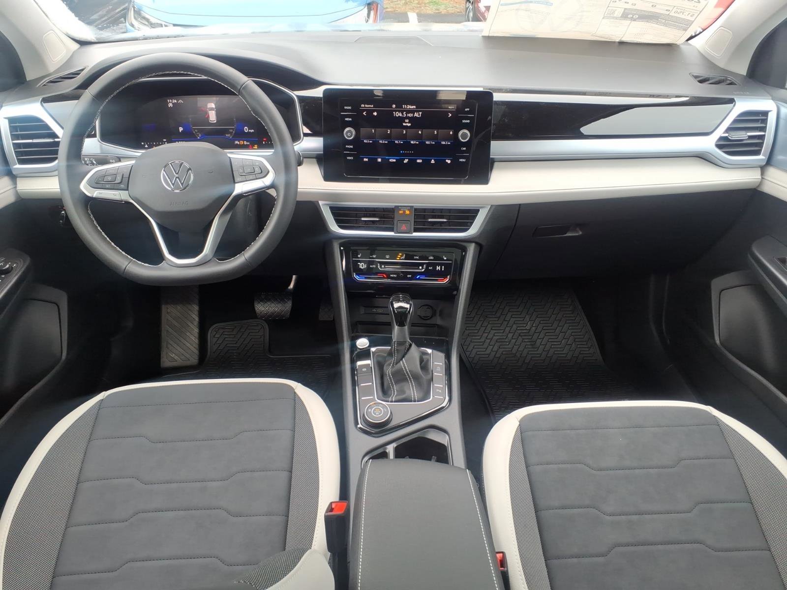 New 2026 Volkswagen Taos SE image 10