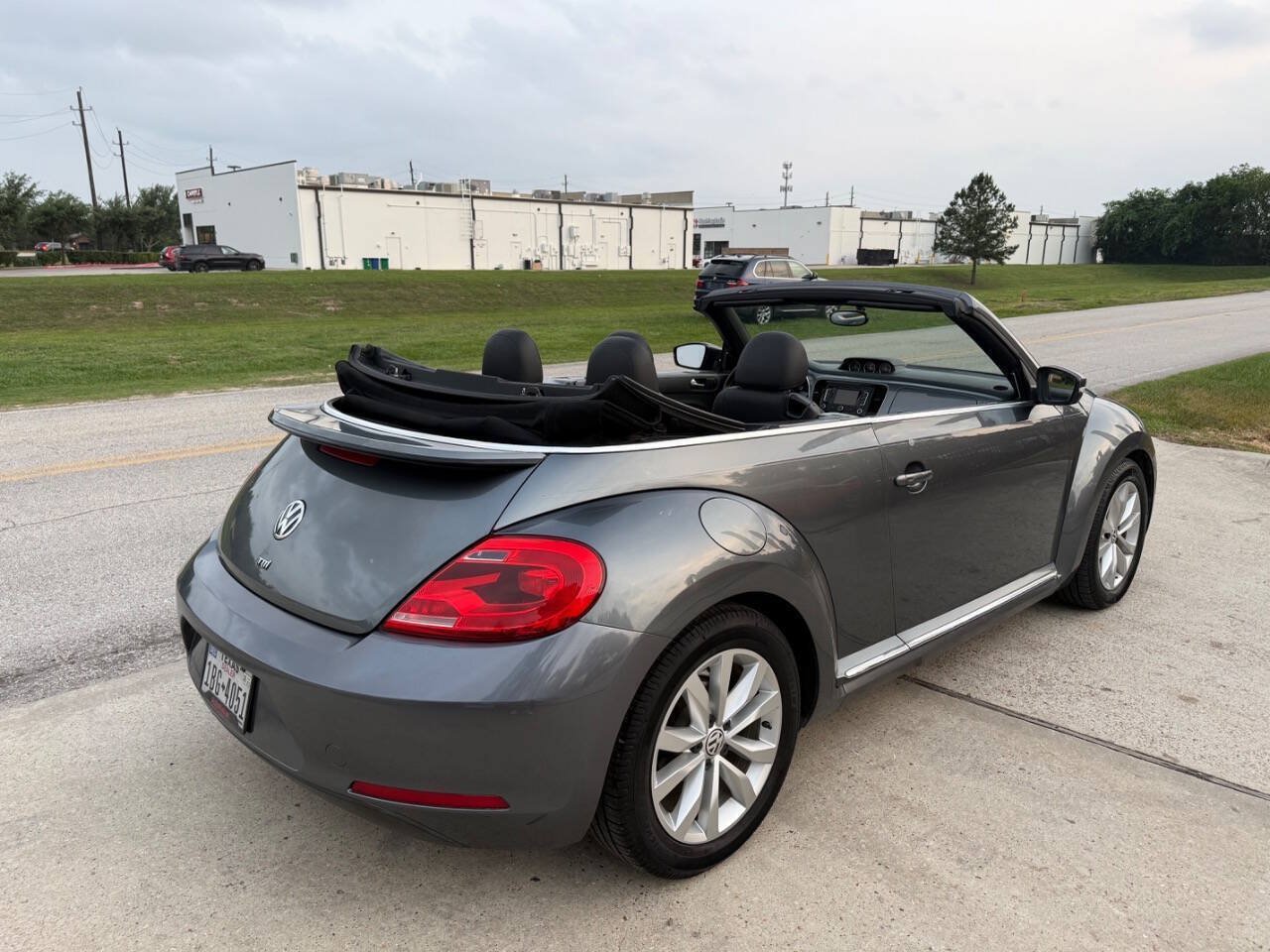 Used 2013 Volkswagen Beetle TDI FWD image 29