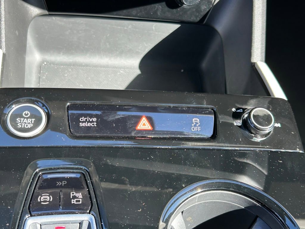 Used 2025 Audi Q6 e-tron Premium w/ Convenience Package image 36