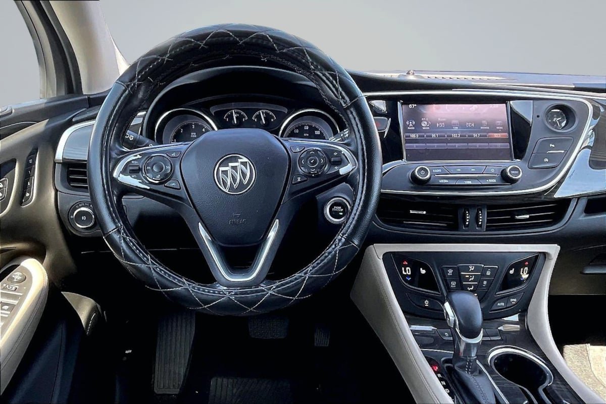 Used 2020 Buick Envision Essence w/ LPO, Cargo Package FWD image 5
