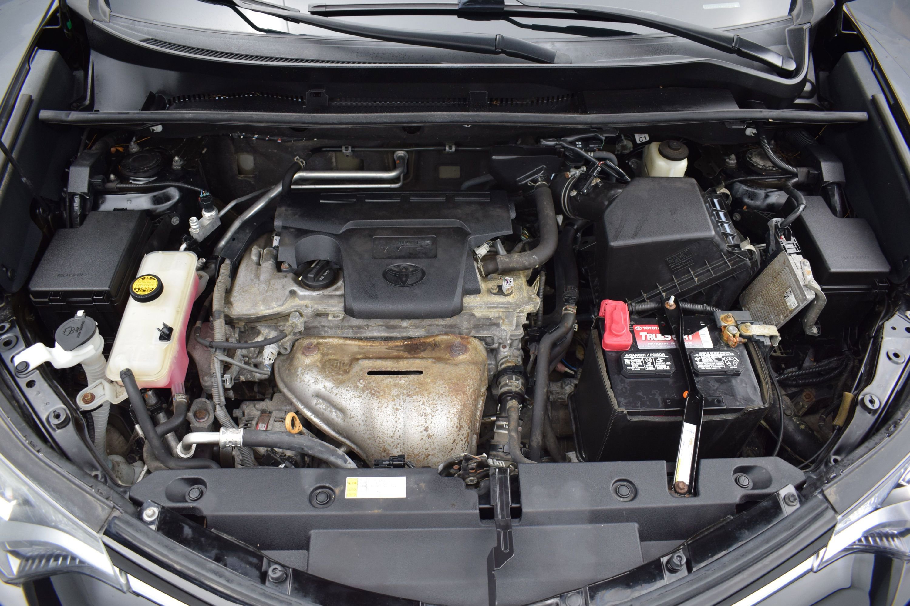 Used 2018 Toyota RAV4 LE w/ All Weather Liner Package FWD image 9