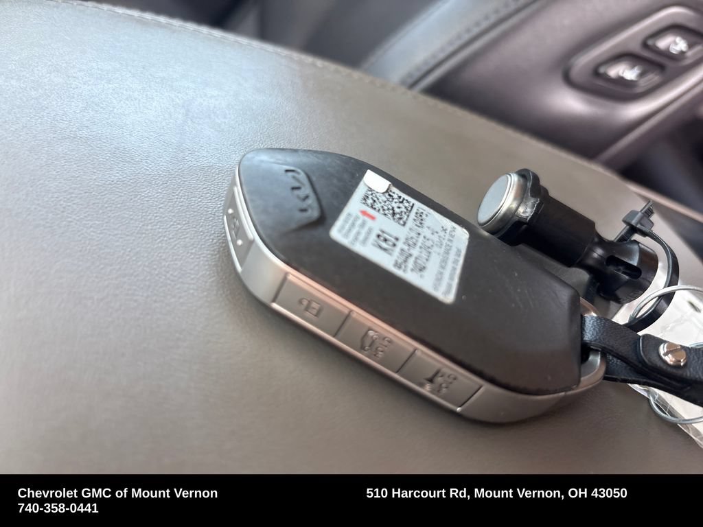 Used 2025 Kia Carnival EX FWD image 31