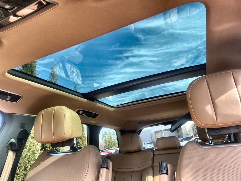 New 2026 Land Rover Range Rover SE image 19