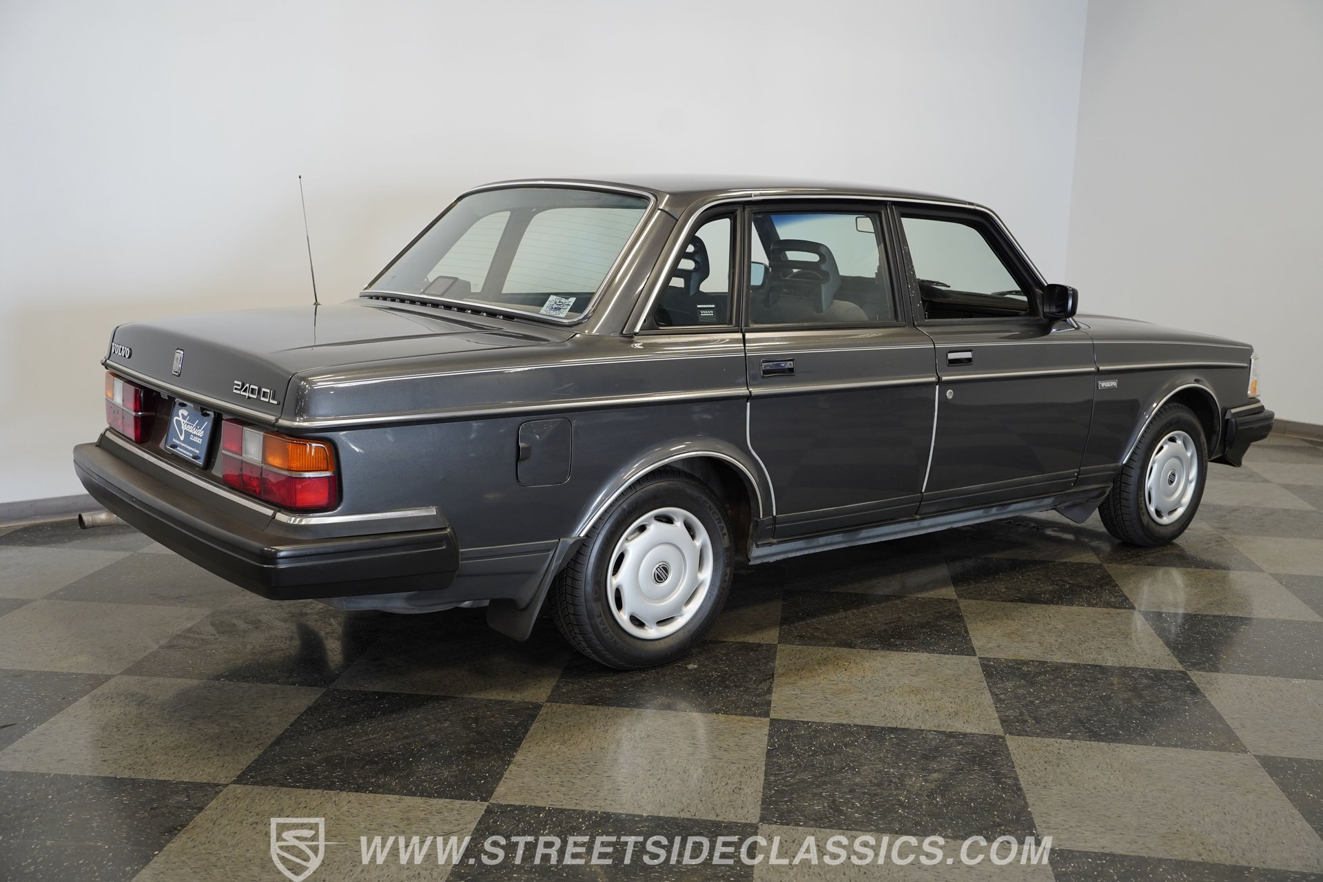 Used 1988 Volvo 240 Sedan RWD image 13