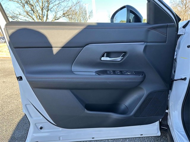 New 2026 Nissan Kicks SR image 14