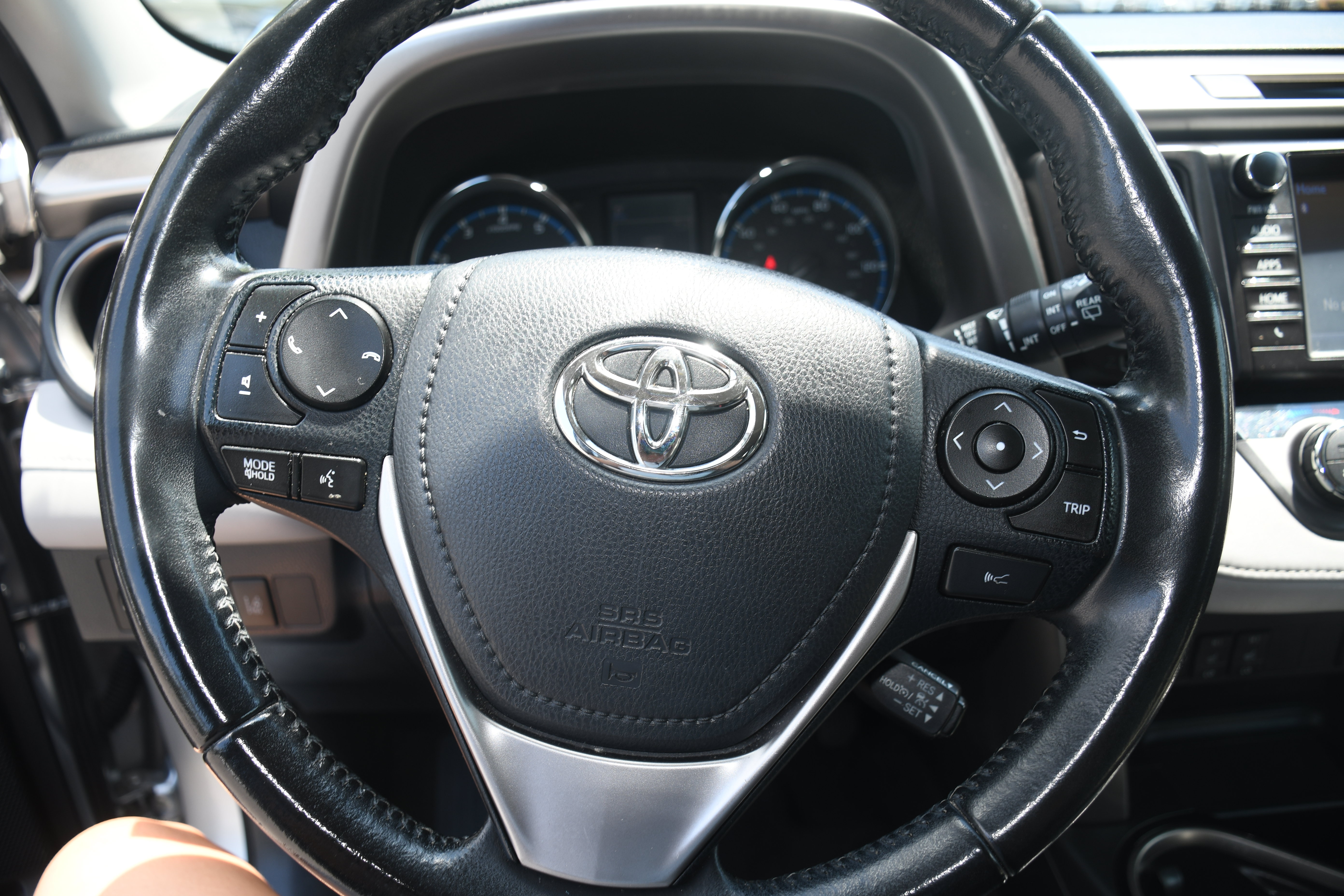 Used 2018 Toyota RAV4 Limited FWD image 13