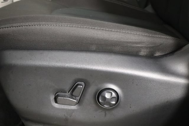 Used 2023 Chrysler Voyager LX FWD image 24