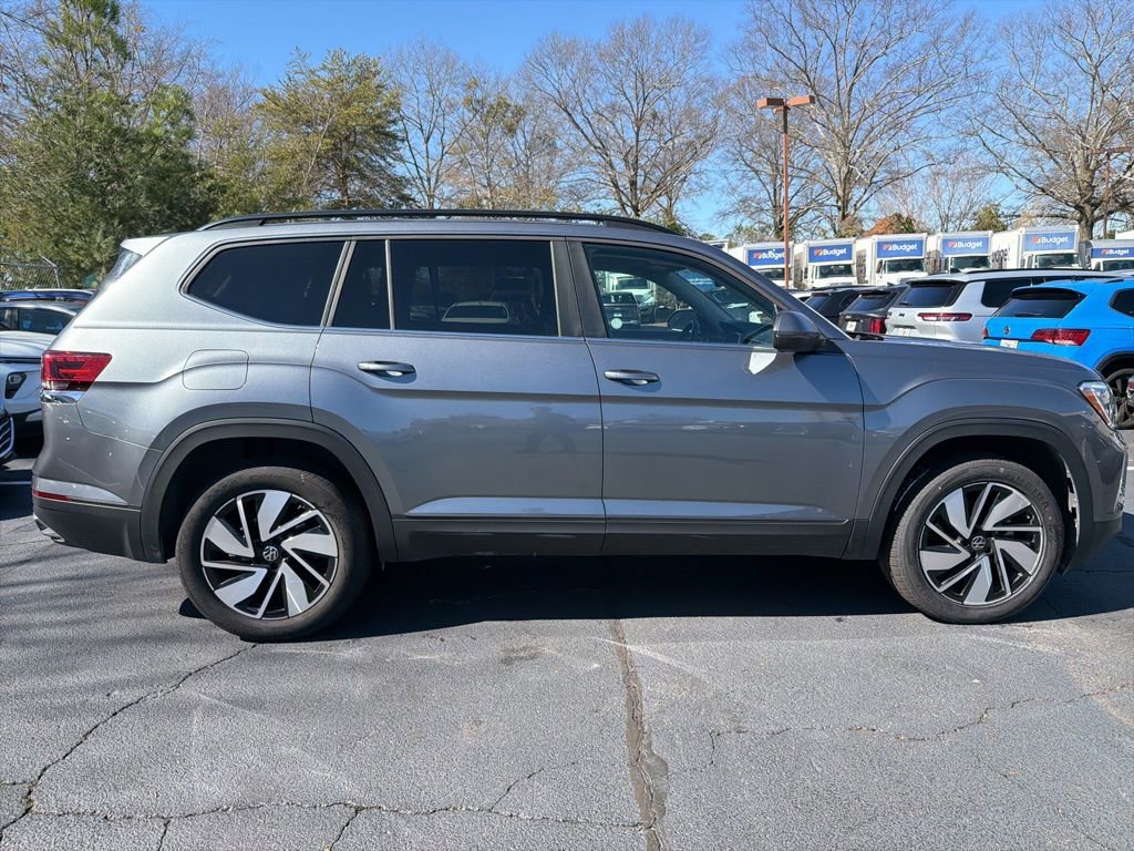 Used 2025 Volkswagen Atlas SE image 4
