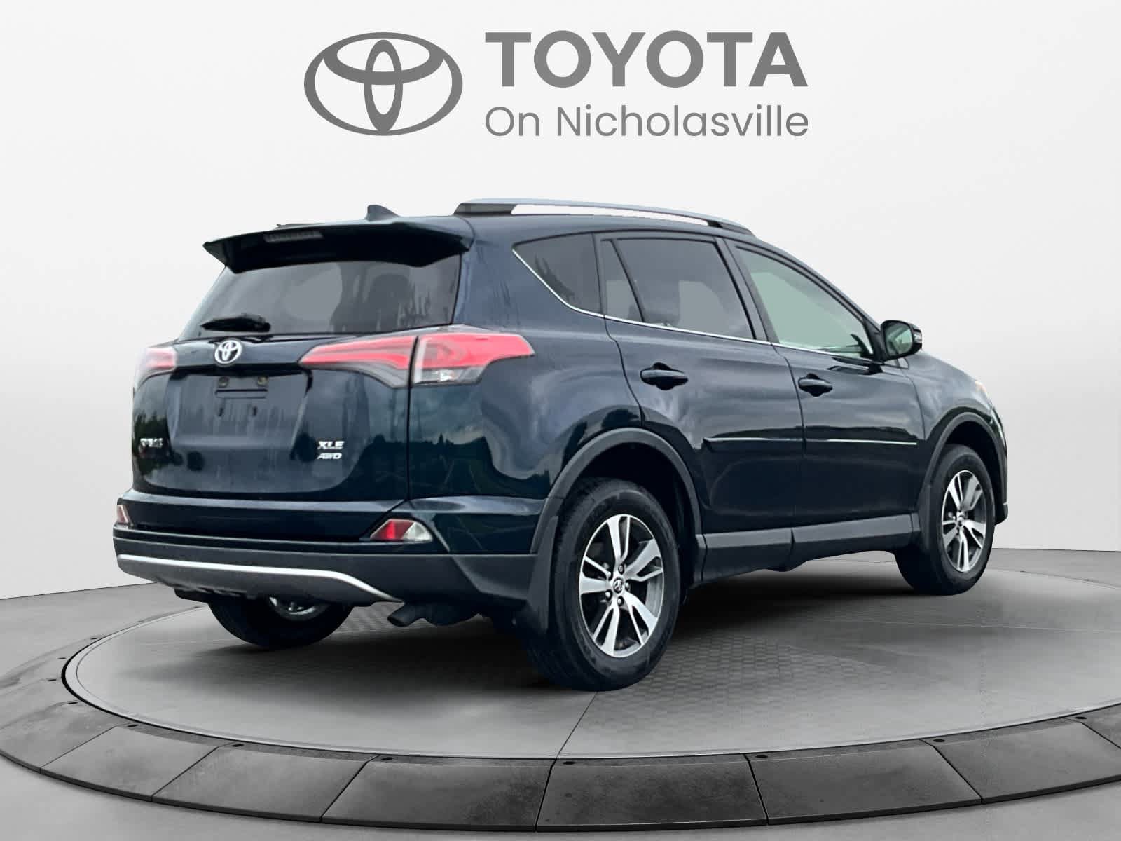 Used 2018 Toyota RAV4 XLE AWD/4WD image 5