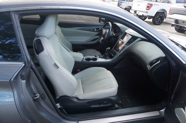 Used 2017 INFINITI Q60 3.0t w/ Cargo Package RWD image 3