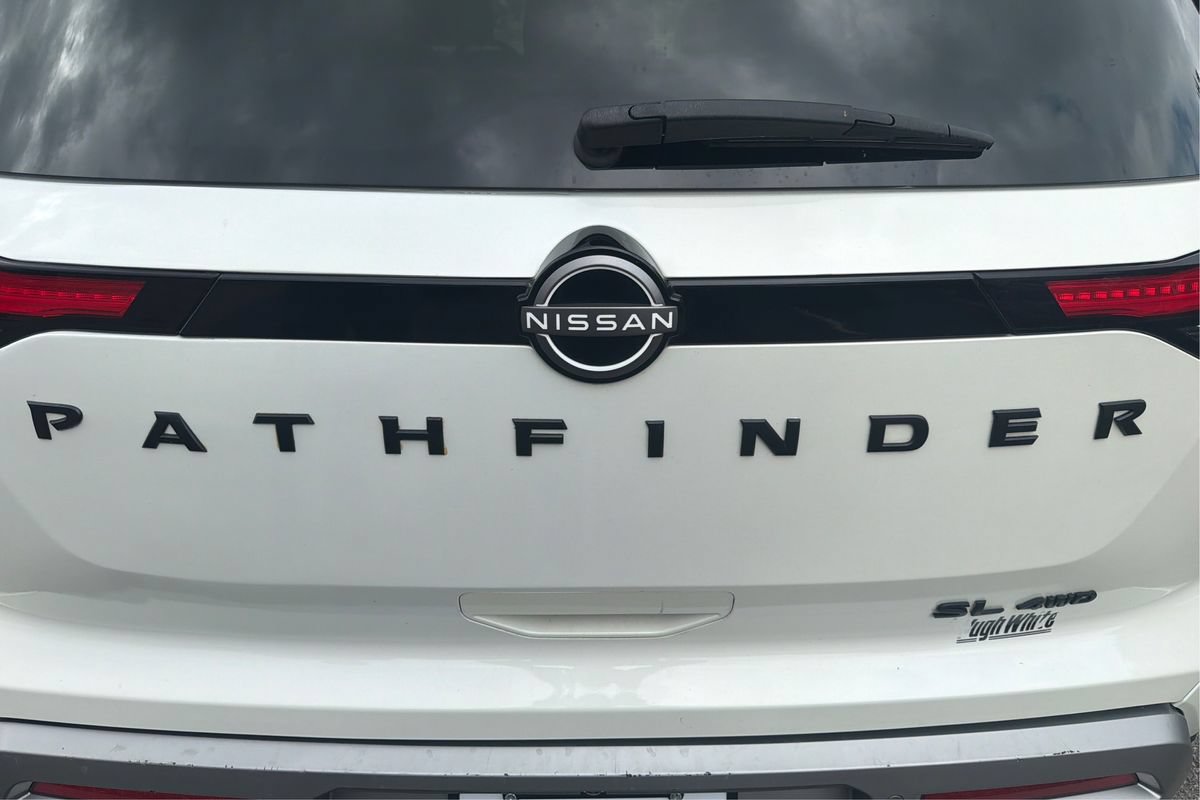 Used 2022 Nissan Pathfinder SL w/ Lighting Package (N92) AWD/4WD image 24