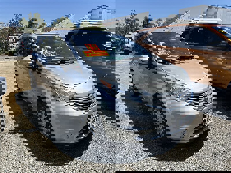 Used 2015 Nissan Versa Note SV image 3